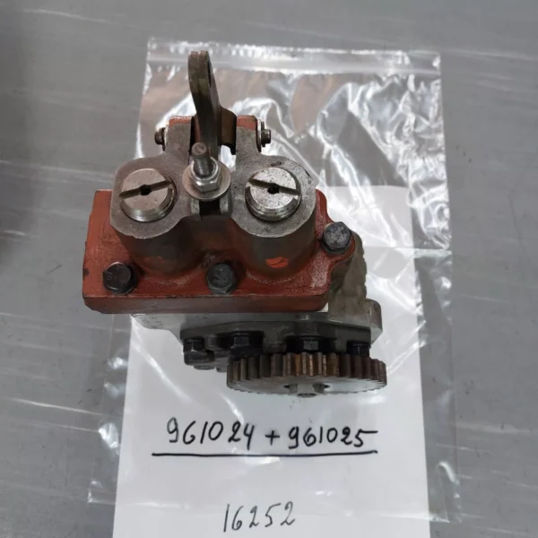 TRACTOR PARTS K961024 VALVE / K961025 PUMP fit David Brown 880, 950, 880UE
