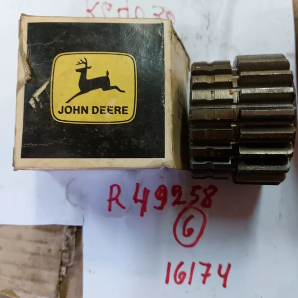 R49258 Pinion 570, 540B, 440, 540, 570B