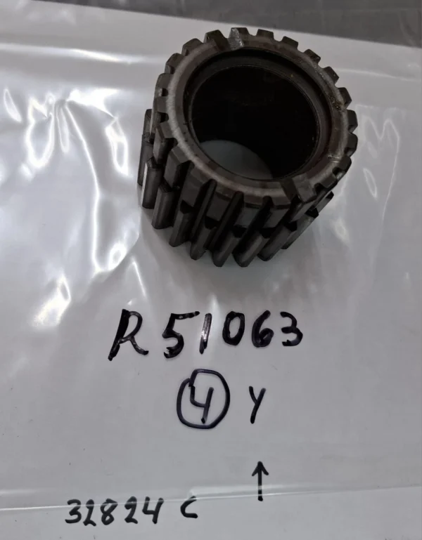 R51063 Pinion fit 540B, 670A, 670, 640