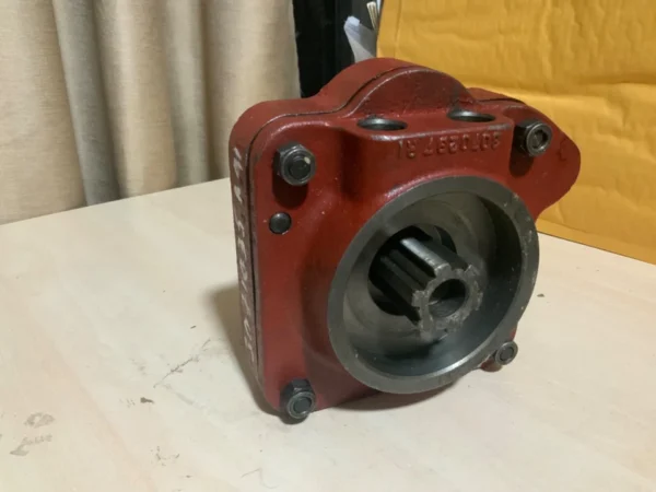 NOS 3071035R91 OIL PUMP 434 tractor