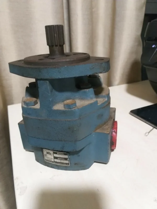 JOHN DEERE AT37846 Hydraulic Pump Deere parts 860