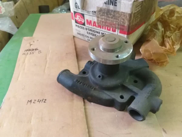 MANITOU FORKLIFT PART Manitou J564956 WATER PUMP
