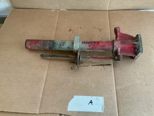 CASE IH 3070417R91 TUBE Case parts 276, 434 STEERING BOX ASSEMBLY