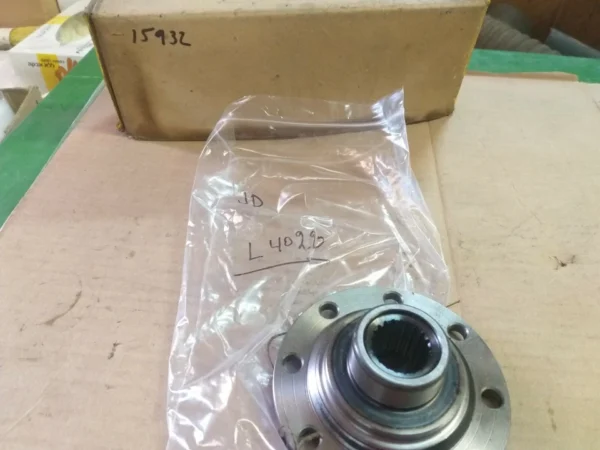 JOHN DEERE L40220 Flange 2755, 2355