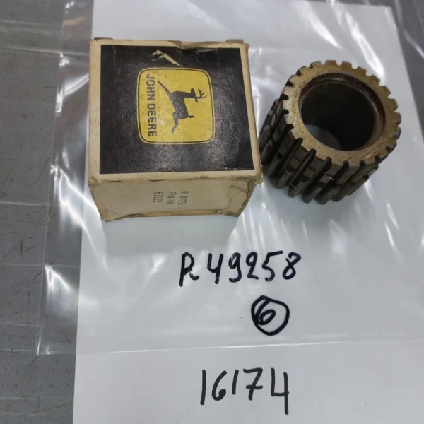 R49258 Pinion 570, 540B, 440, 540, 570B